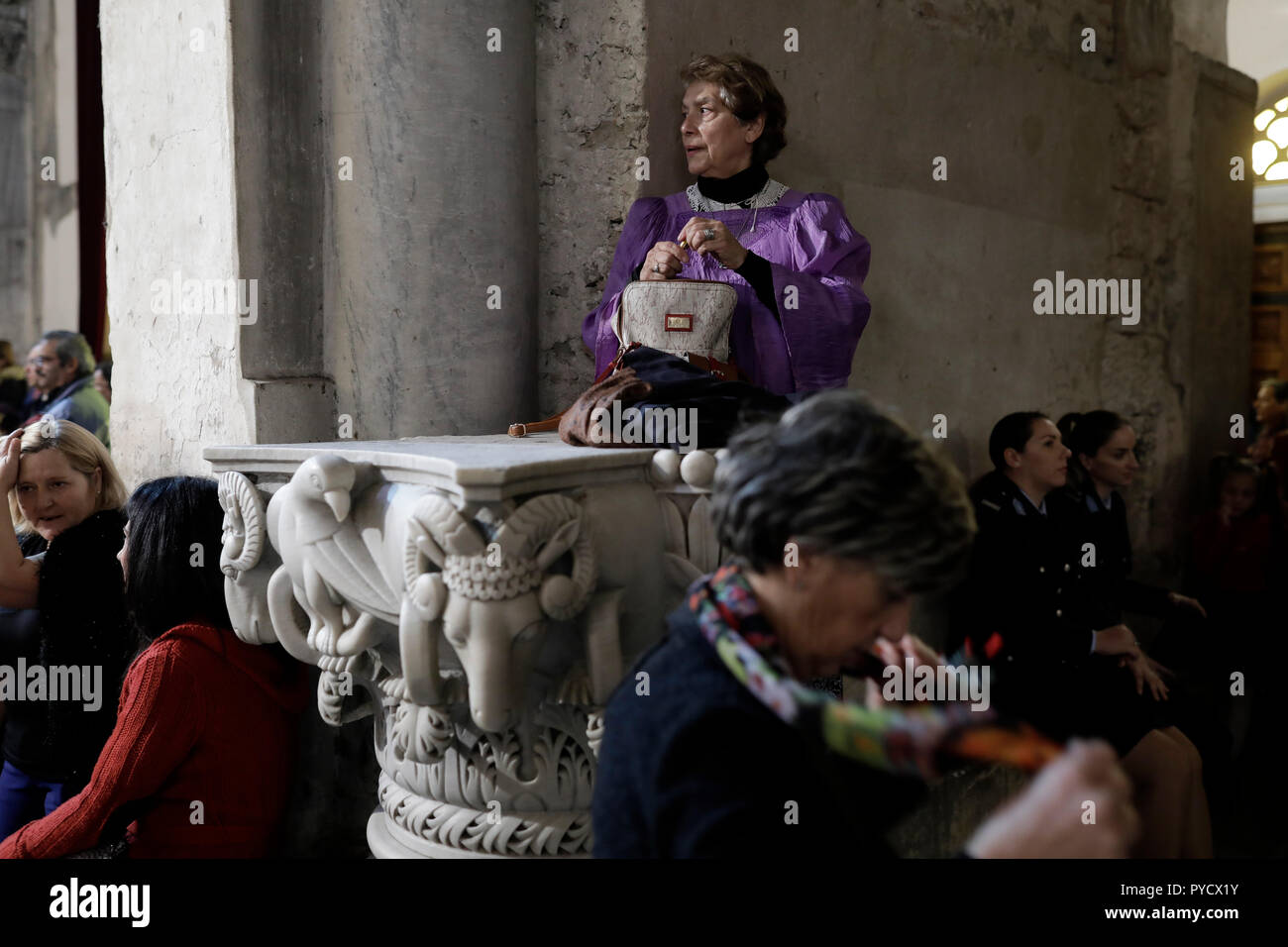 Doxologie in der Kirche des Hl. Demetrius, der Schutzpatron von Thessaloniki, Griechenland am 26. Oktober 2018. Stockfoto