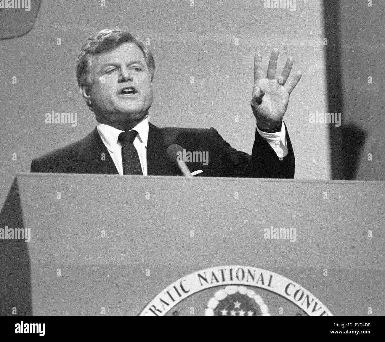 Massachusetts, US-Senator Edward Kennedy in seiner Rede auf dem demokratischen Parteitag 1984 im Moscone Center in San Francisco, Kalifornien Stockfoto