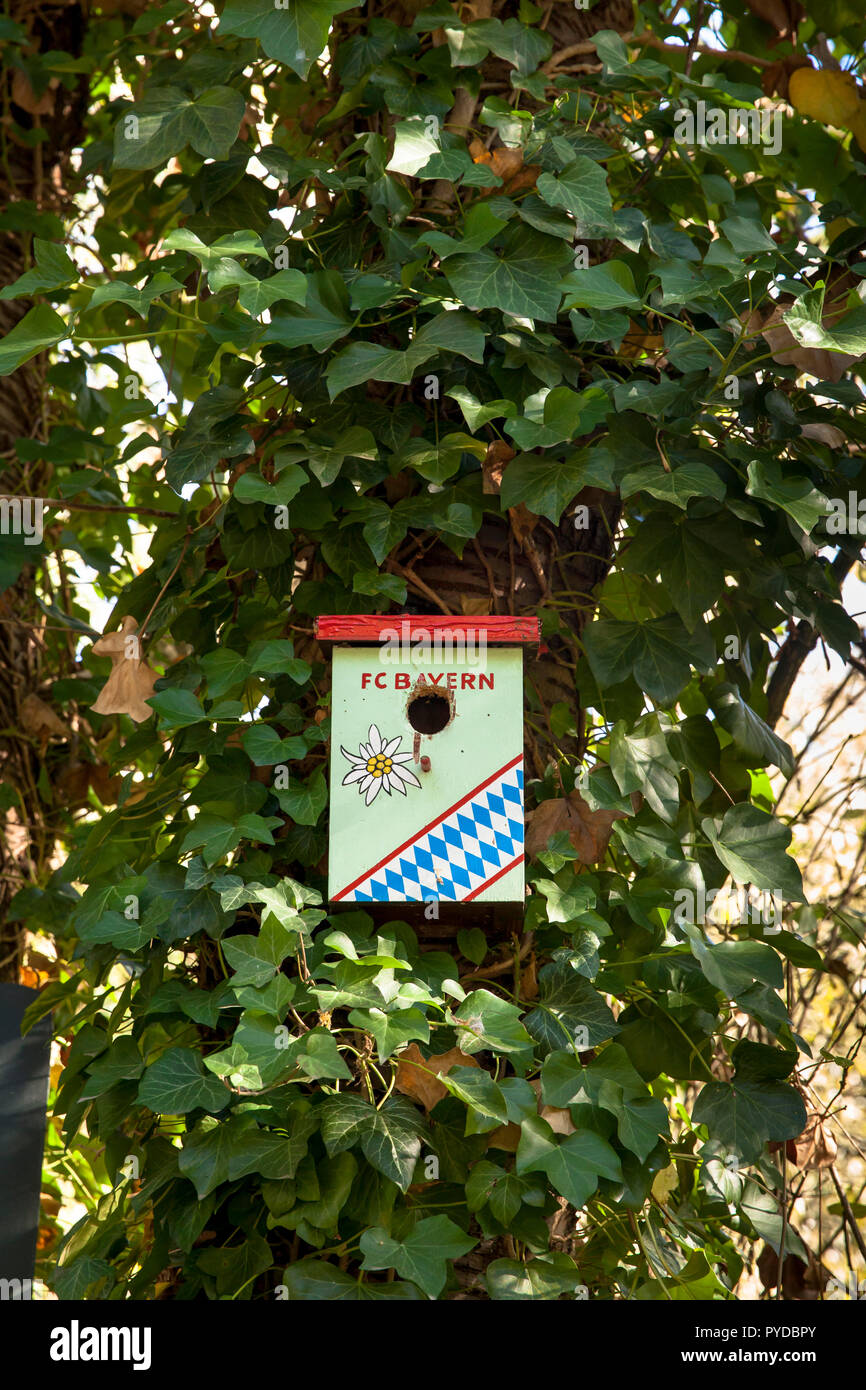 Vogelhaus fan Der fußballsport FC Bayern Muenchen in Herdecke, Deutschland.  Vogelhaeuschen des FC Bayern München Fans in Herdecke Stockfotografie -  Alamy