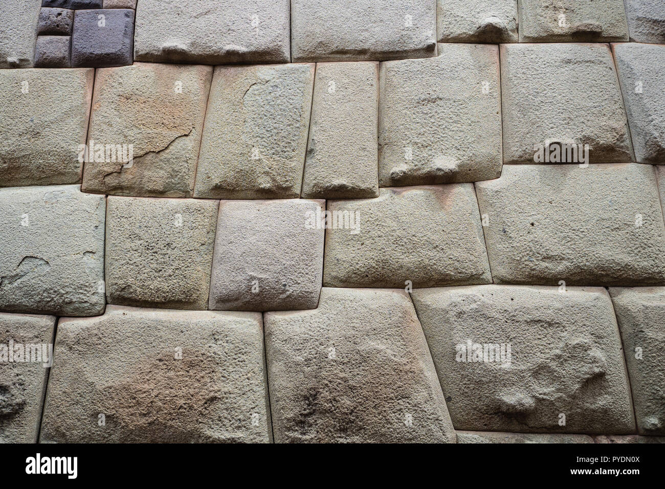 Alten Inka Stone Wall in der Stadt Cusco, Peru. Stein arbeiten Stockfoto
