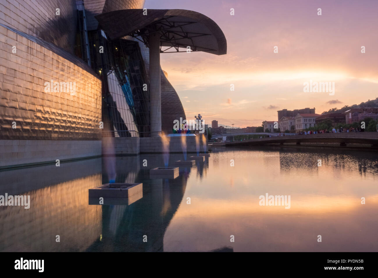 Detail des Guggenheim Museum in Bilbao während des Sonnenuntergangs, Baskenland Sapin Stockfoto