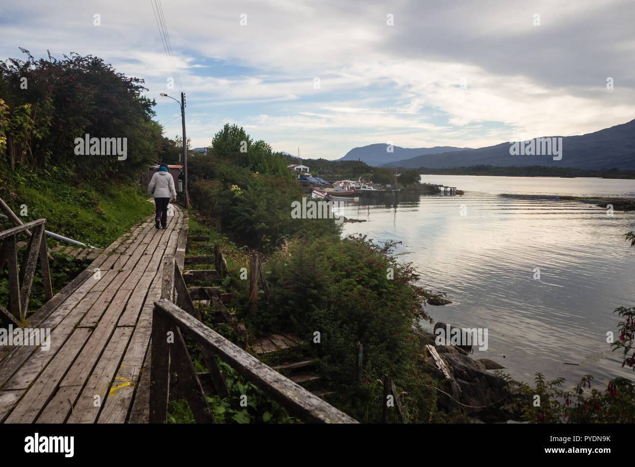 Promenade an der isolierten Puerto Eden in Wellington Inseln, Fjorde im Süden von Chile. Patagonien Stockfoto