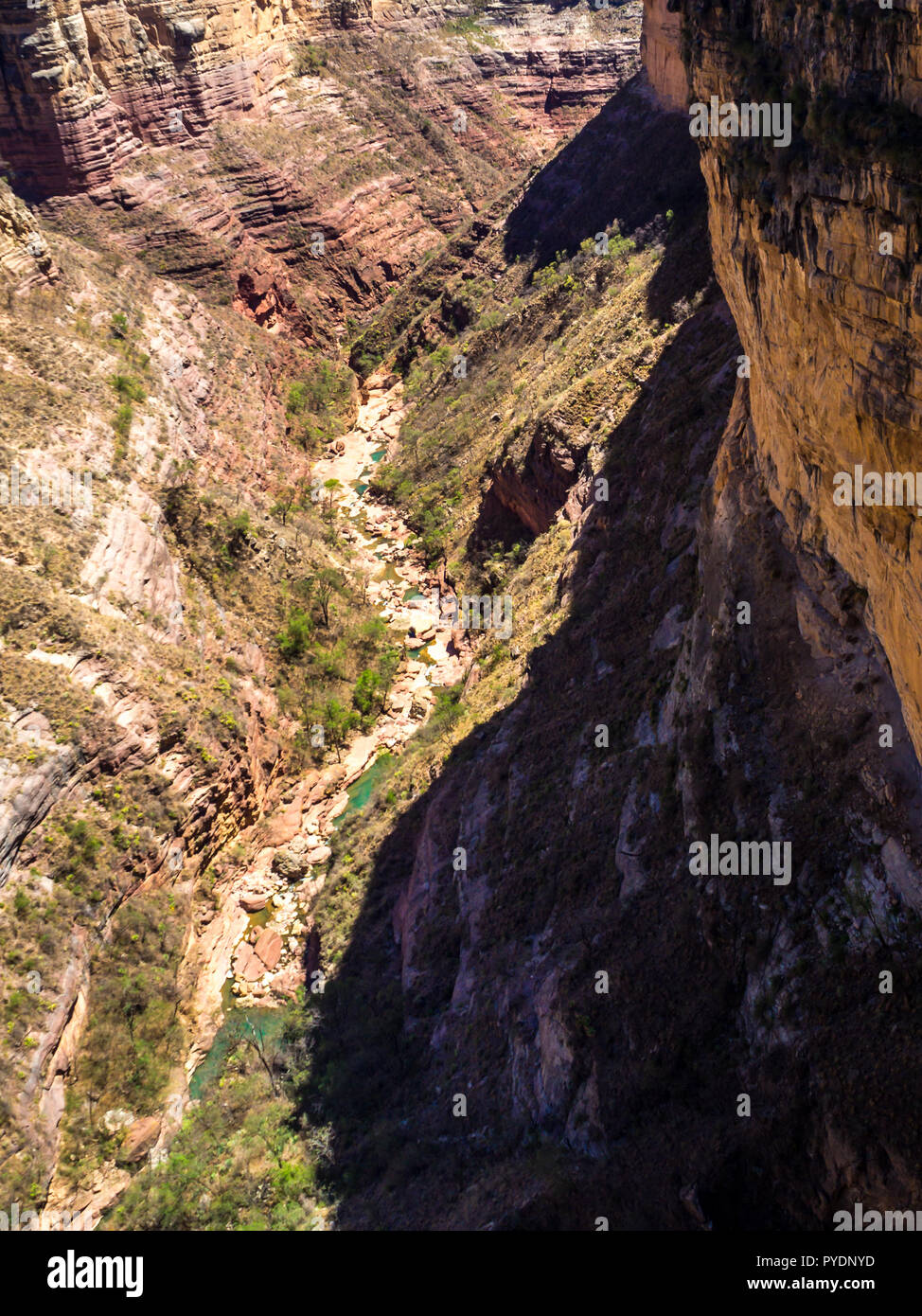 Ansicht der Toro Toro Schlucht in Bolivien. Cochabamba. Suche Stockfoto Ansicht der Toro Toro Schlucht in Bolivien. Cochabamba. Suche Stockfoto