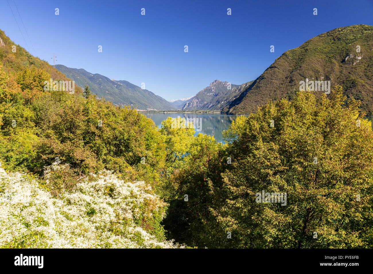 Der Idrosee in den Bergen im Norden von Italien Stockfoto