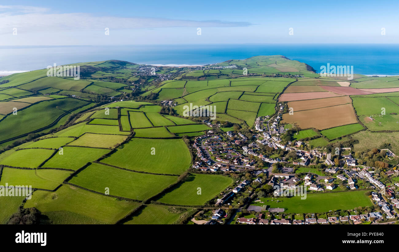 Luftaufnahme über dem Dorf Georgham, North Devon, England Stockfoto