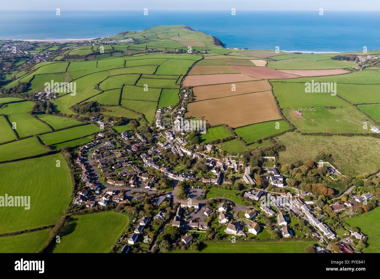 Luftaufnahme über dem Dorf Georgham, North Devon, England Stockfoto