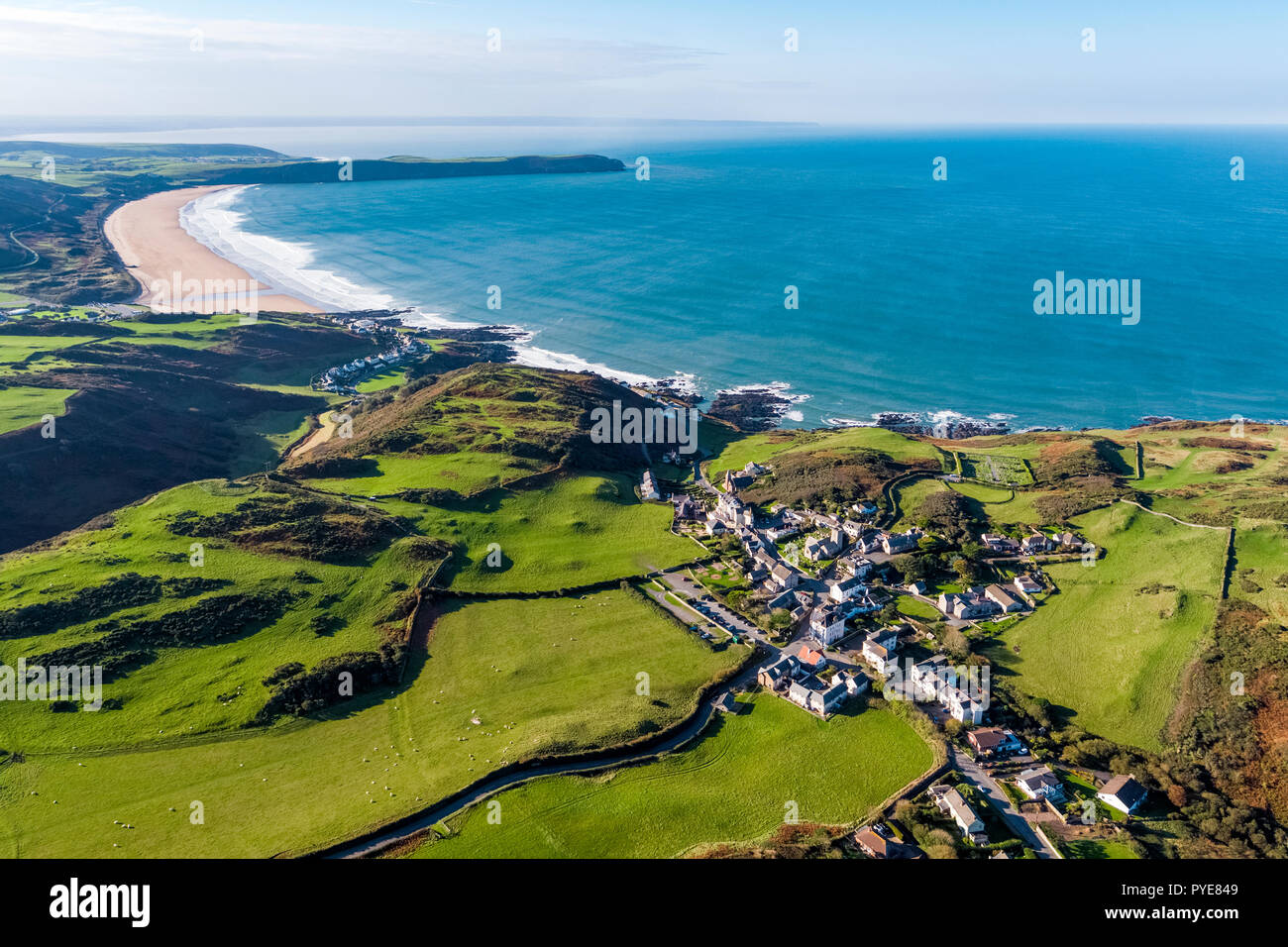 Luftaufnahme über Mortehoe und Woolacombe Bay, North Devon, England Stockfoto