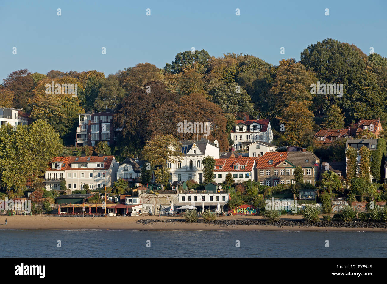 Strand mit Restaurant Strandperle, Oevelgoenne, Hamburg, Deutschland Stockfoto