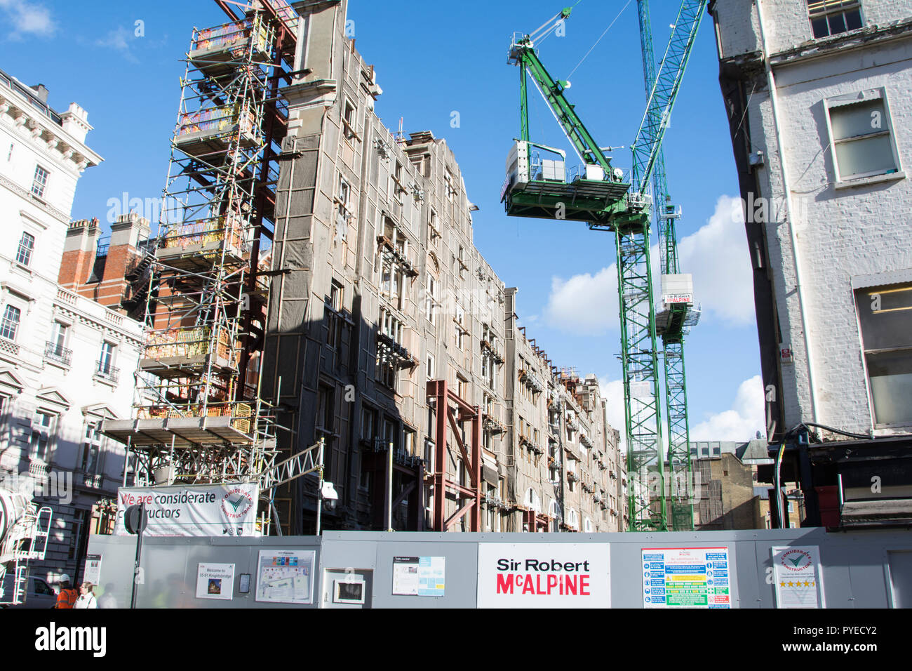 Erhaltene Fassade (Fassade) in 55-91 Knightsbridge, London, SW1, England, Großbritannien Stockfoto