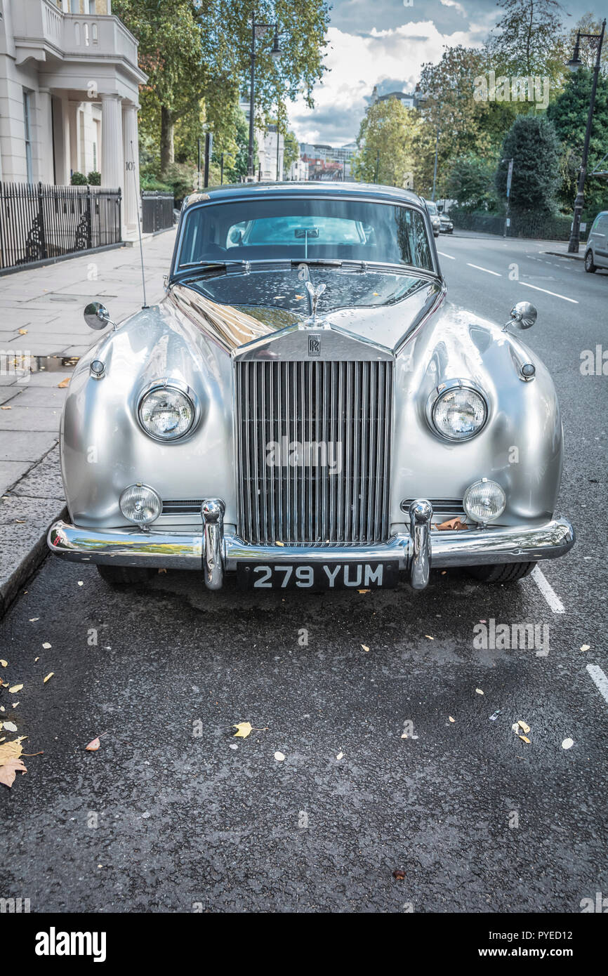 Ein Rolls-Royce Silver Cloud in Westminster, London, UK Stockfoto