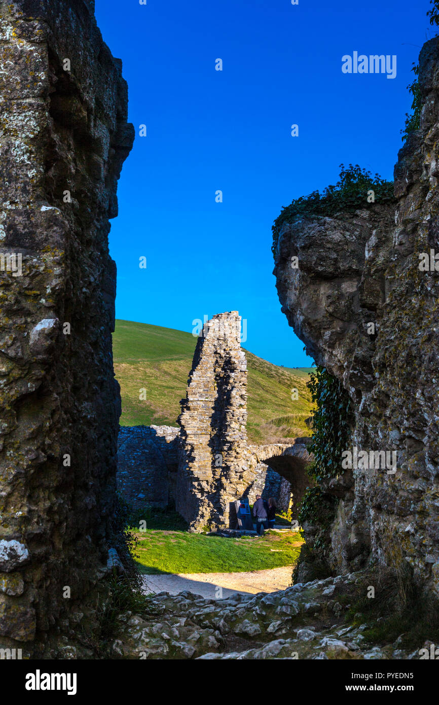 Im Inneren der Burgruine Corfe in Dorset, Großbritannien Stockfoto