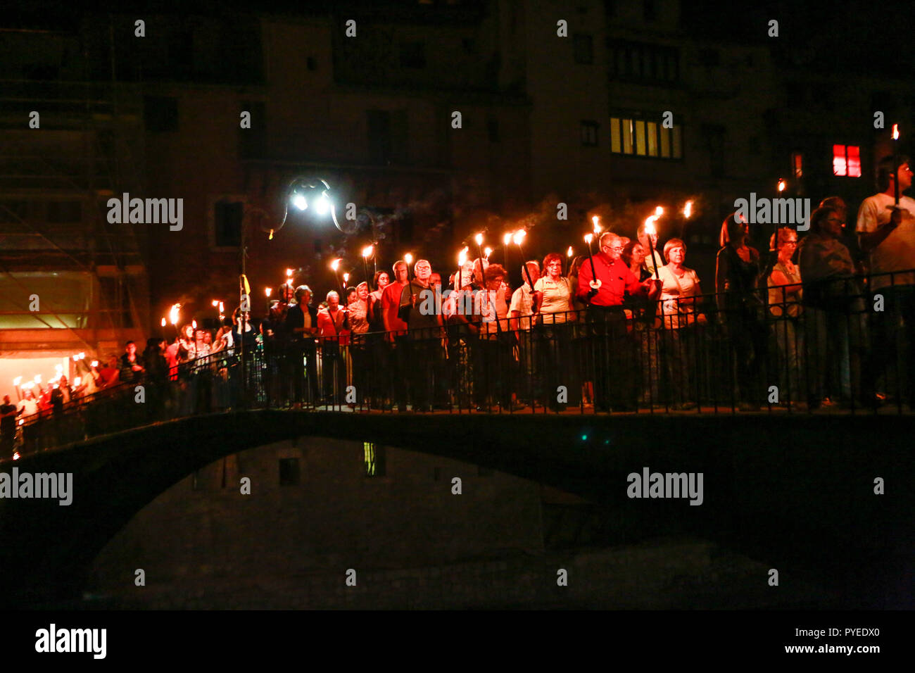 September 2018, Taschenlampe beleuchteten Prozession zur Unterstützung der katalanischen Politiker, die nach dem 1.10.17 Referendum, Girona, Spanien inhaftiert wurden, Stockfoto