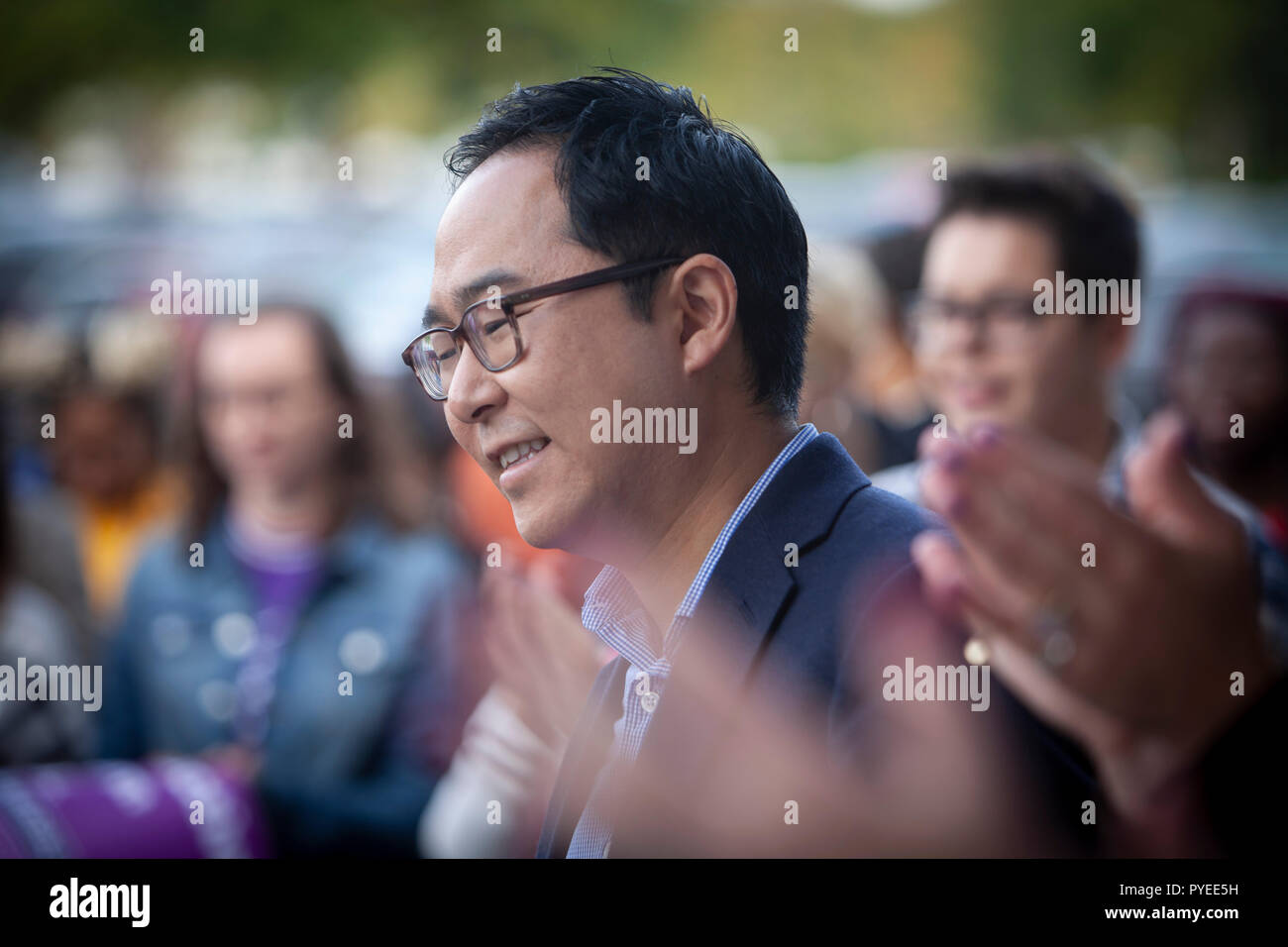 Okt 20, 2018. In einem der wichtigsten Schlachtfeld Bezirk in New Jersey, demokratischen Herausforderer Andy Kim hält eine "Rallye" der Frauen zu befähigen und ermutigen Frauen in die 2018 Halbzeiten zu stimmen. Andy Kim, ein ehemaliger Beamter der nationalen Sicherheit während der Regierung Obama und der Republikaner Tom MacArthur sind in einem "statistischen Tie" in der 3. congessional District in South Jersey gesperrt. Eine neue Stockton Universität Umfrage zeigt MacArthur, ein Prime Mover in der Bemühung, die Erschwingliche Pflege Handeln unter Präsident Trump aufzuheben, in einem Kampf um sein politisches Leben gegen Kim. Foto von Gary Ell Stockfoto