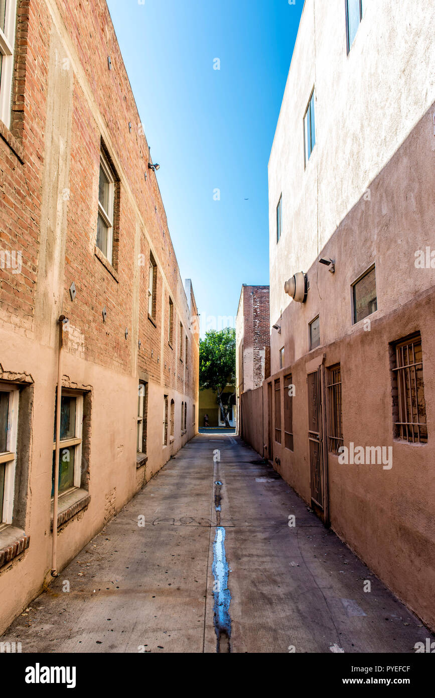 Leere Gasse in der Innenstadt von Santa Ana Stockfoto