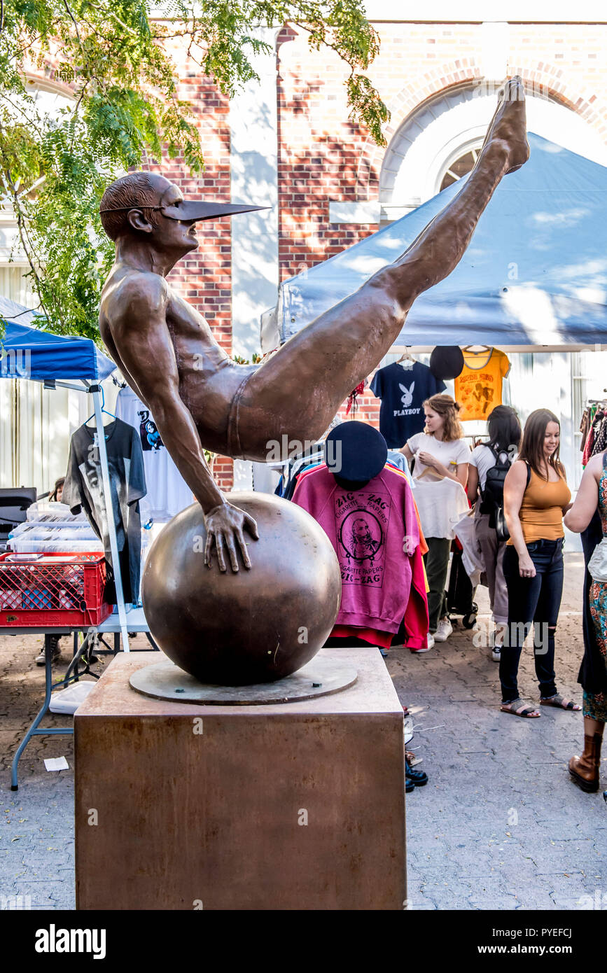 Bronzestatue in der Innenstadt von Santa Ana Stockfoto