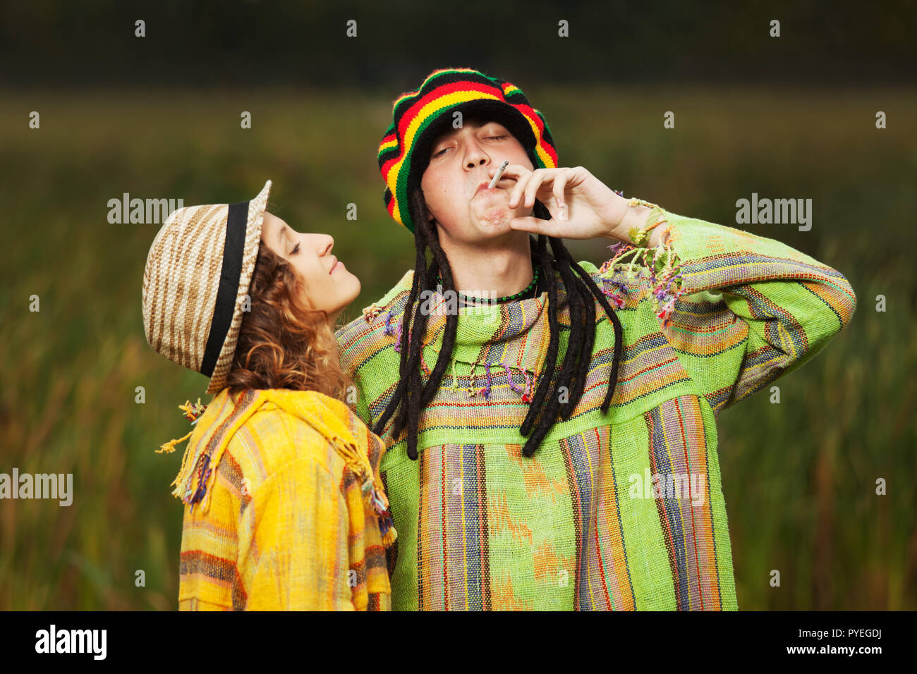 Junge Mode hippie Paar outdoor Stockfoto