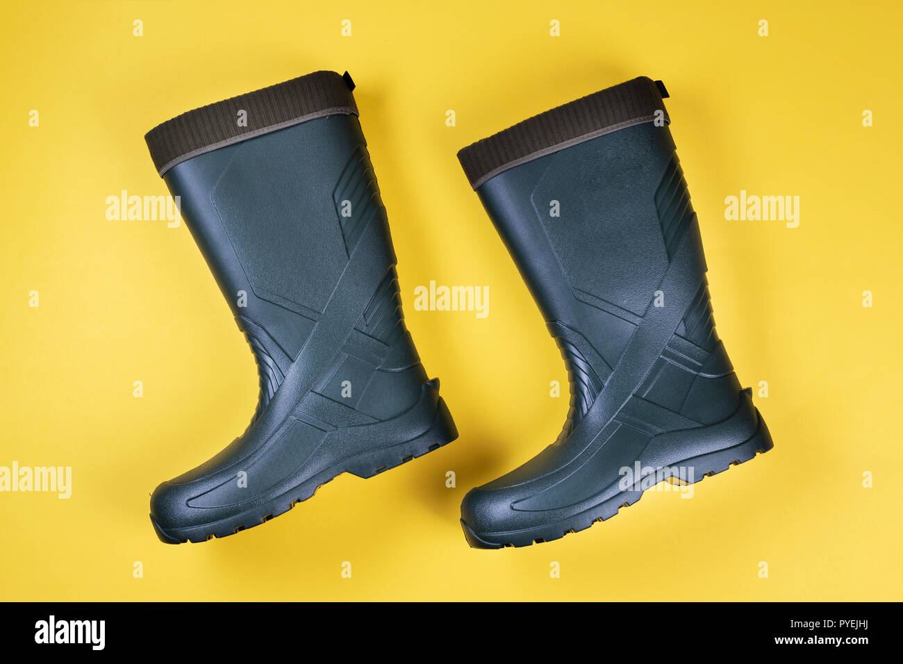 Kautschuk neue Männer Stiefel. wasserdichte Schuhe für den Herbst. Bequeme  Schuhe für Angeln Stockfotografie - Alamy