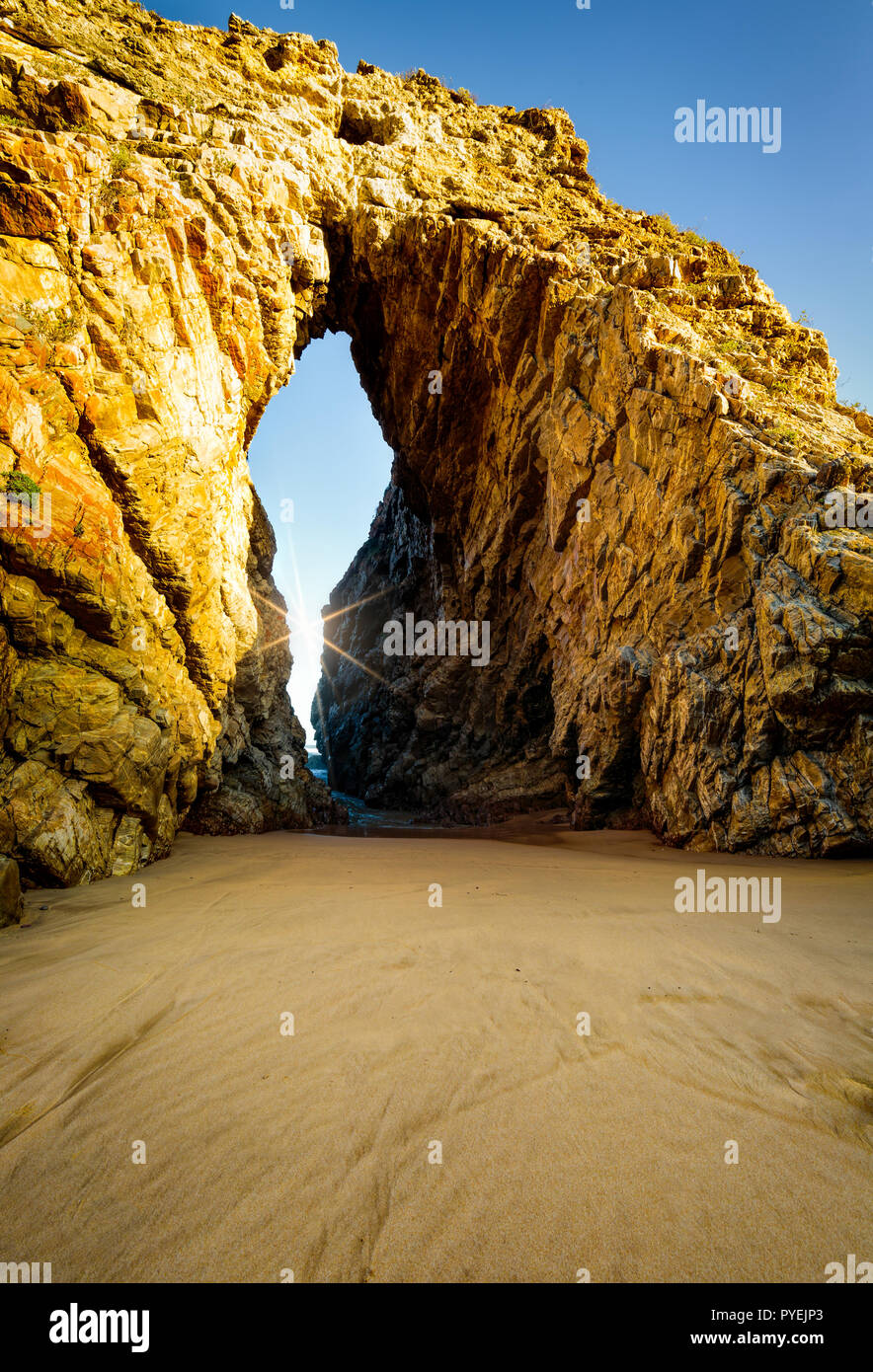 Arch Rock, Keurbooms Beach, in der Nähe von Plettenberg Bay, Western Cape, Südafrika. Stockfoto