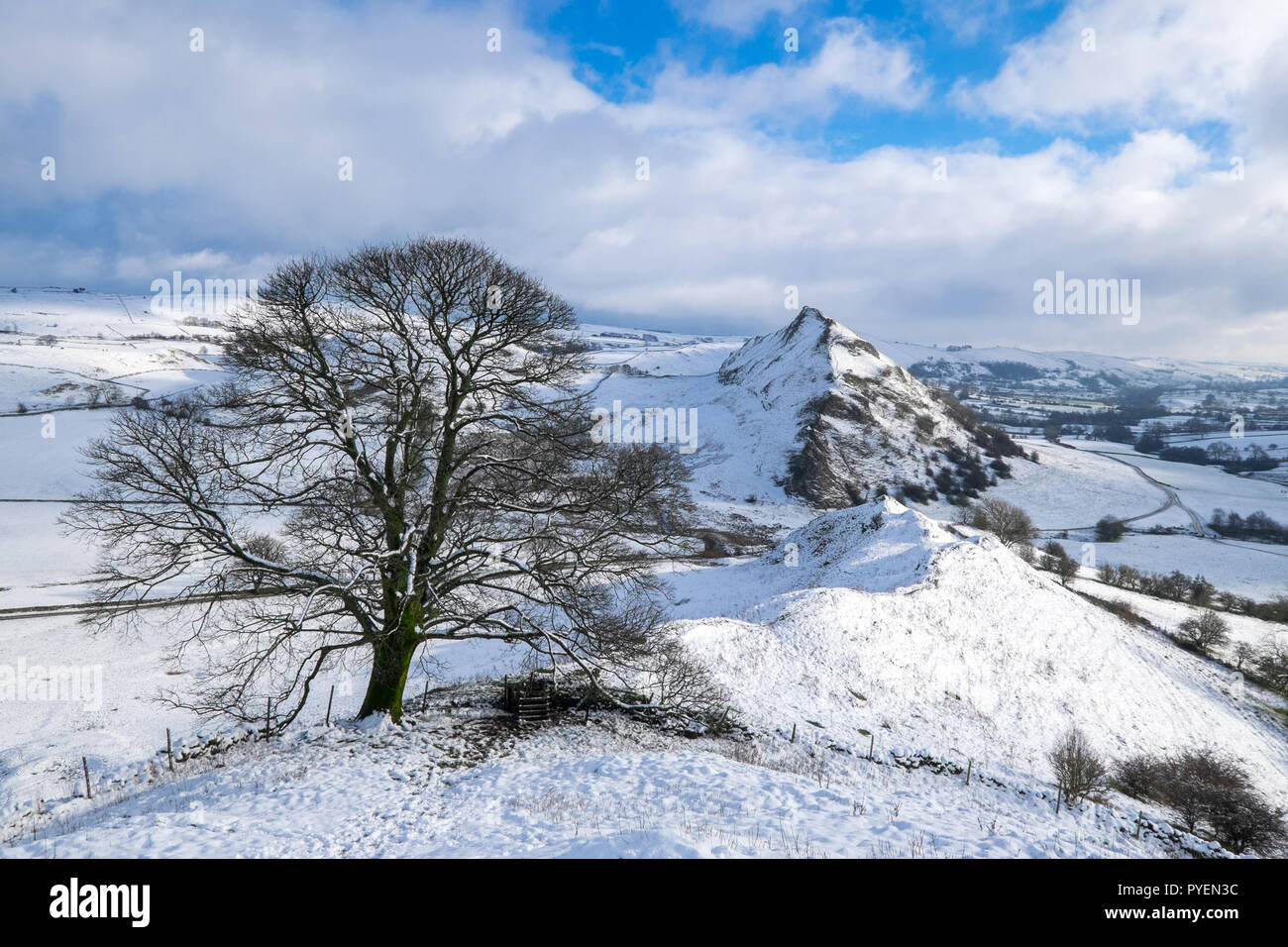 Parkhaus Hügel aus Chrom Hill im Winter Schnee, Peak District National Park, Großbritannien Stockfoto