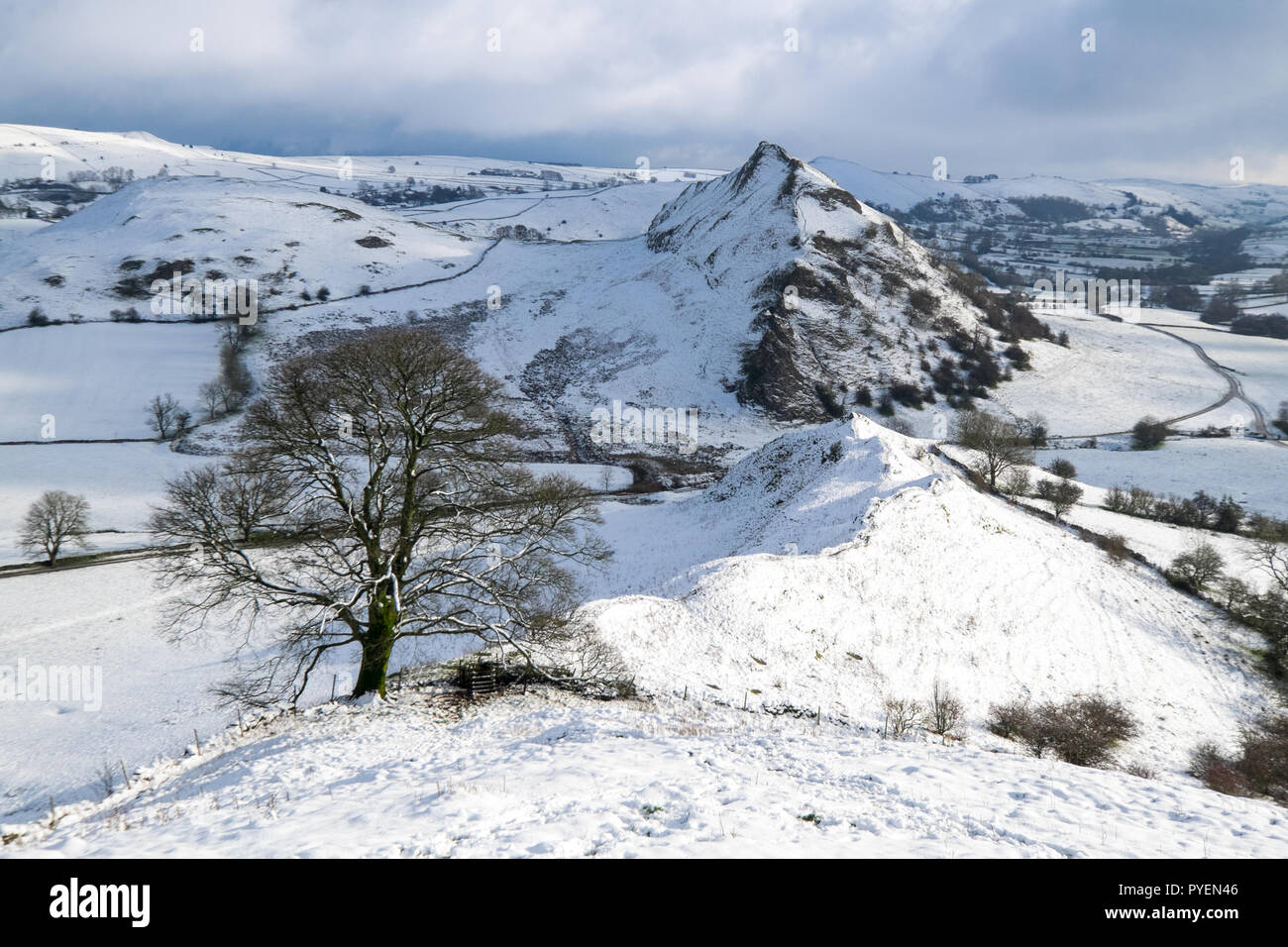 Parkhaus Hügel aus Chrom Hill im Winter Schnee, Peak District National Park, Großbritannien Stockfoto