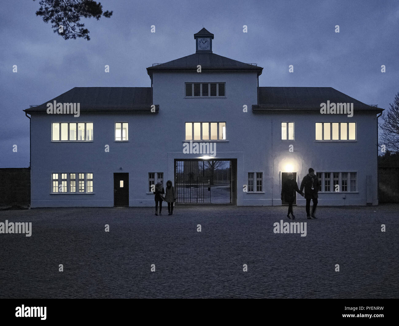 Orianenburg, Deutschland - Dezember 12, 2017: Das Gebäude, der Haupteingang zur kaserne Feld an das Konzentrationslager Sachsenhausen repräsentiert Stockfoto