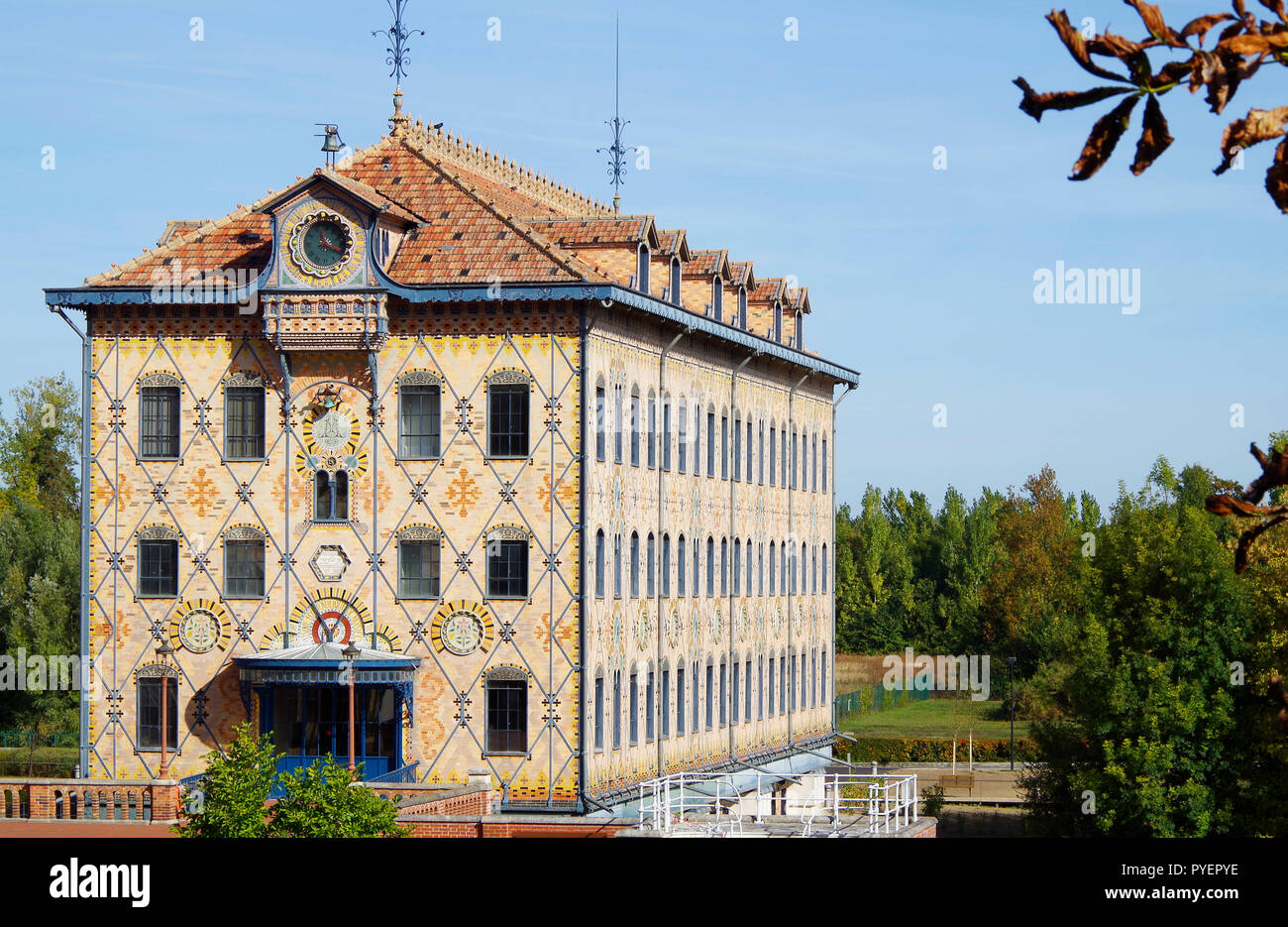 Die Chocolaterie Menier-Nestlé, ursprünglich eine Schokoladenfabrik, nun die HQ von Nestlé Frankreich, dieses Gebäude, in den Jahren 1871/72, wurde der Kakao - Schleif- Mühle. Stockfoto