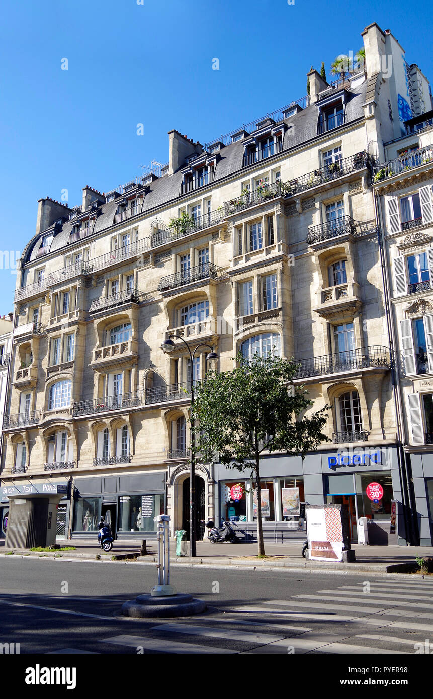 Paris, Frankreich, zwei Wohngebäude in der Belle Epoque Terrasse auf dem Boulevard Du Temple, mit einigen Einfluss der Art Nouveau Stil Stockfoto