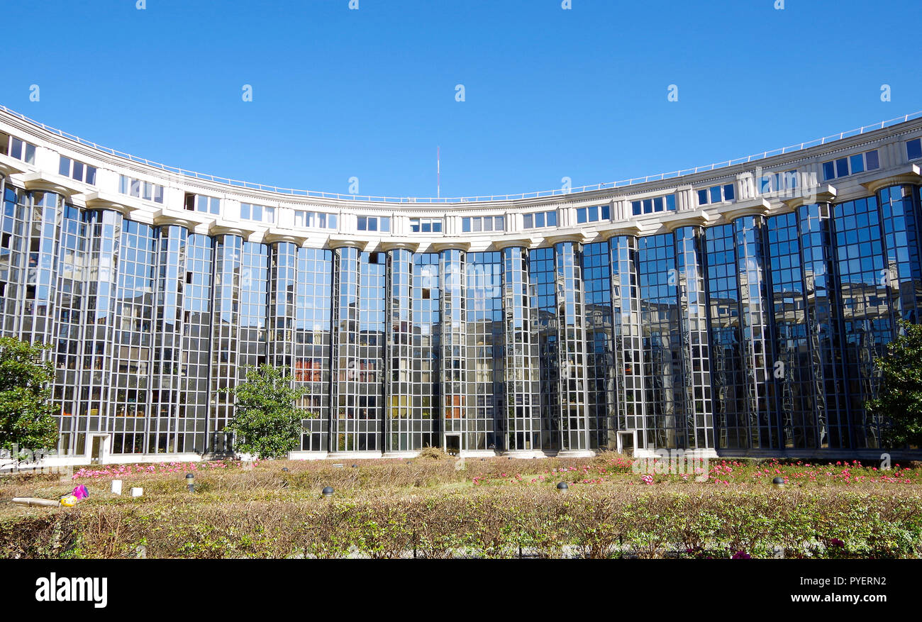 Les Echelles du Barock, eine große Paris örtliche Behörde Apartmentkomplex, in der post-modernen Stil mit massiven neo-barocken und klassischen Funktionen, Stockfoto