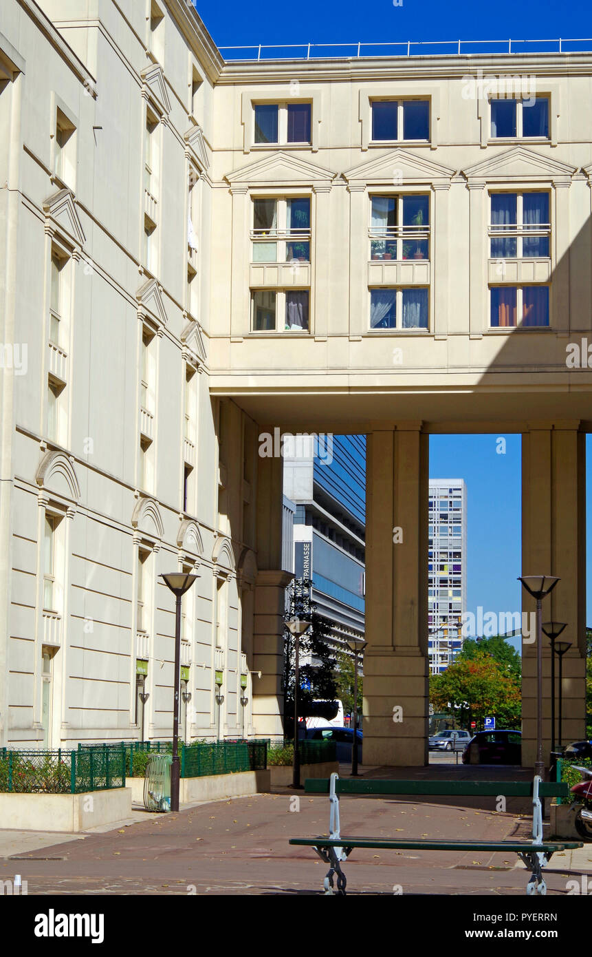 Les Echelles du Barock, eine große Paris örtliche Behörde Apartmentkomplex, in der post-modernen Stil mit massiven neo-barocken und klassischen Funktionen, Stockfoto