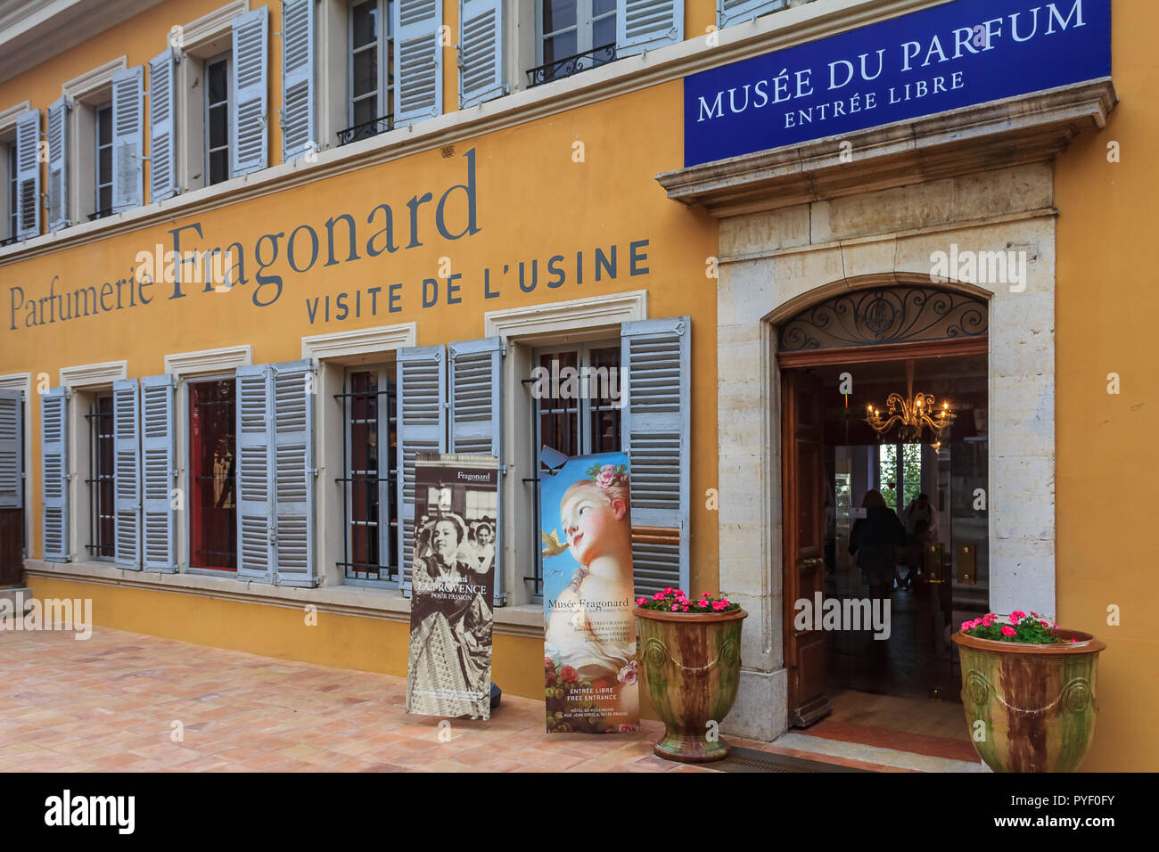 Grasse, Frankreich - 18. Oktober 2013: Museum in der berühmten antiken  Parfümerie Fragonard in Grasse, die Welt parfum Kapital Stockfotografie -  Alamy