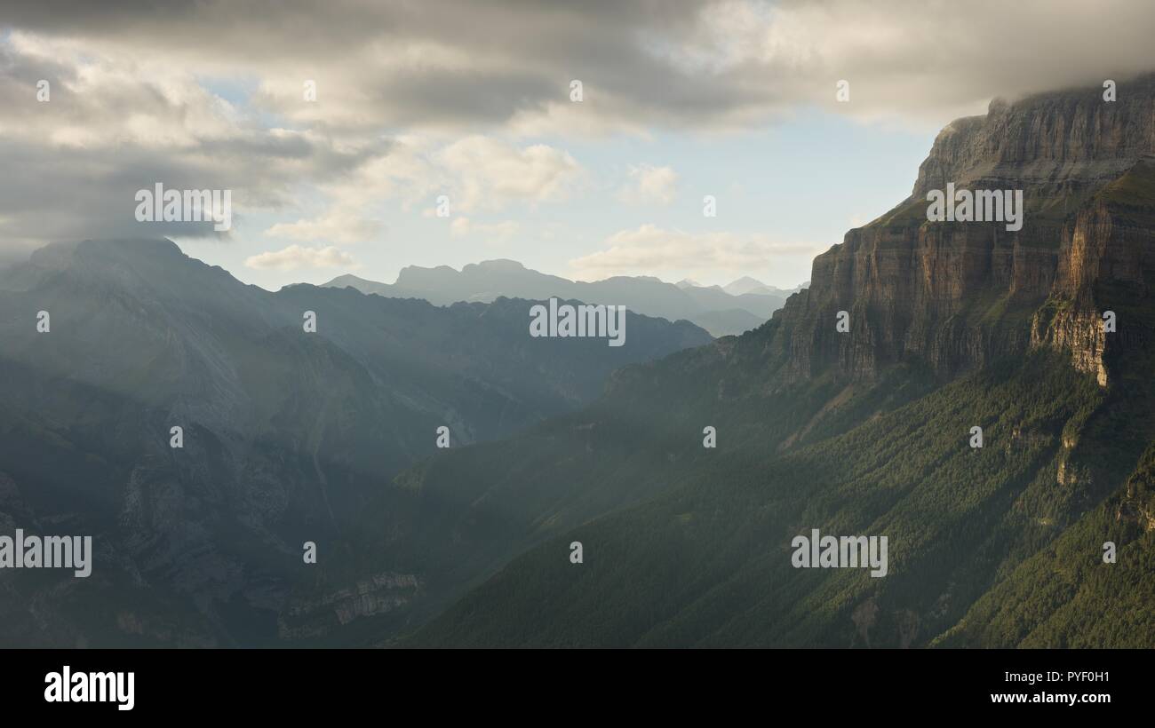 Die Aussicht vom Mirador de calcilarruego in die Ordesa-tal Stockfoto