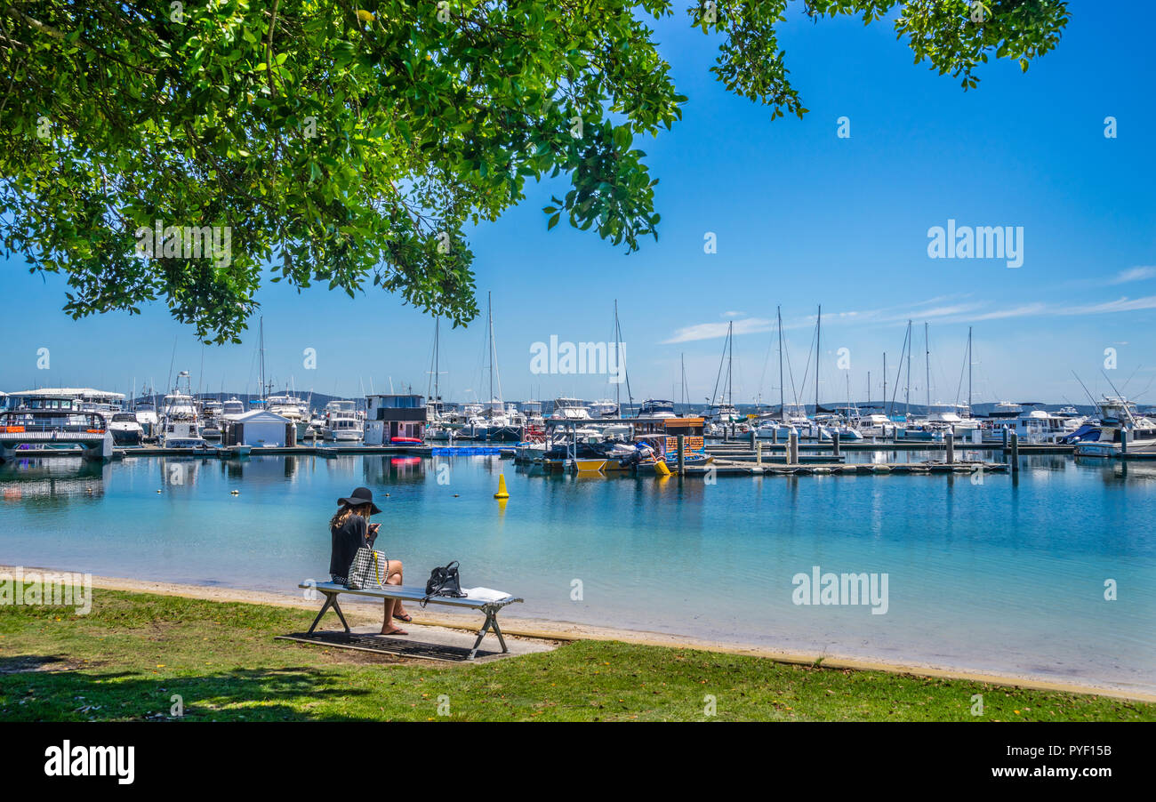 Anzeigen von Nelson Bay Marina aus dem Vorland finden, Nelson Bay, Port Stephens, Hunter, New South Wales, Australien Stockfoto
