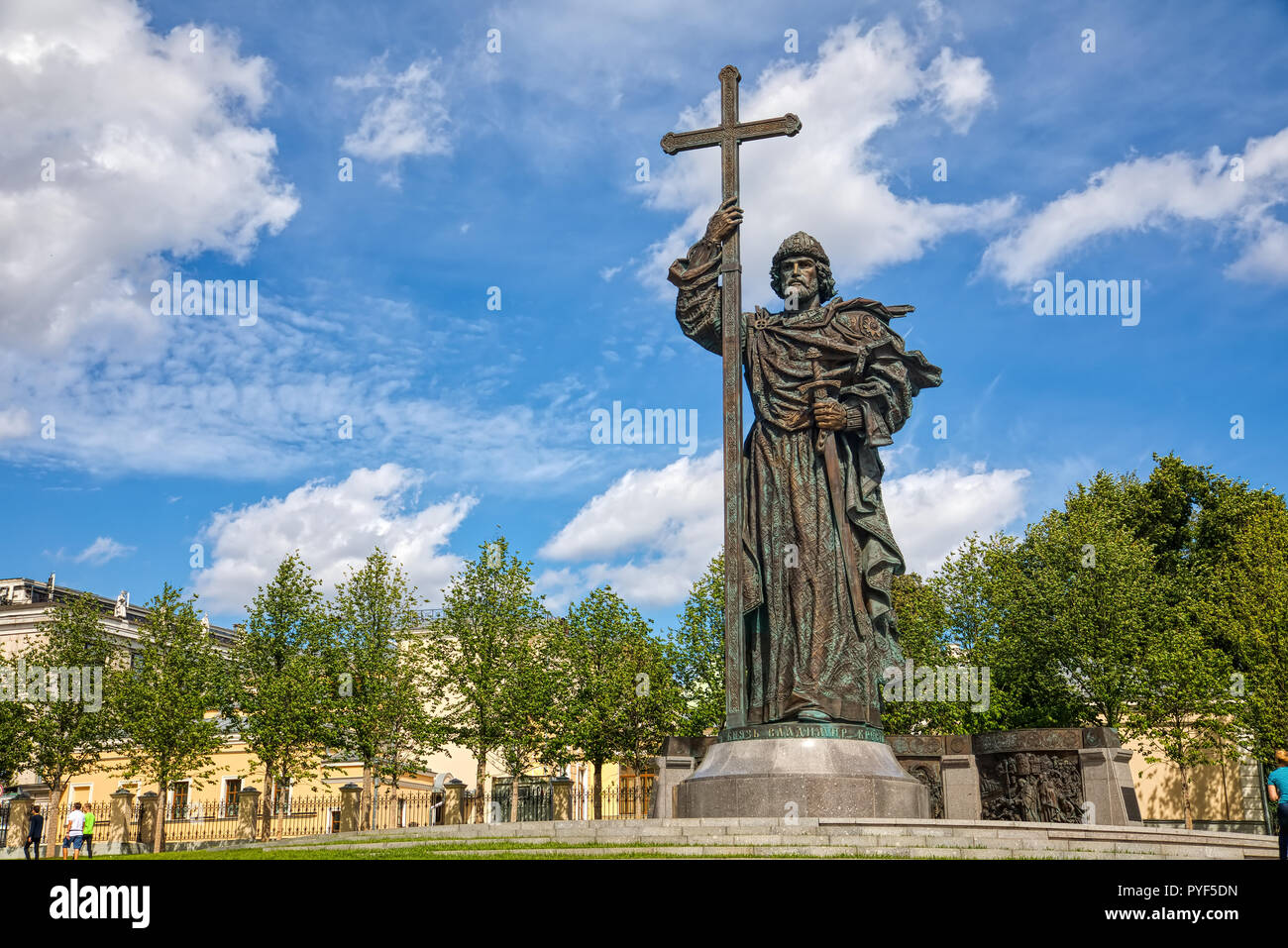 Denkmal für Saint Prince Vladimir auf borovitskaya Square und Pashkov House Stockfoto