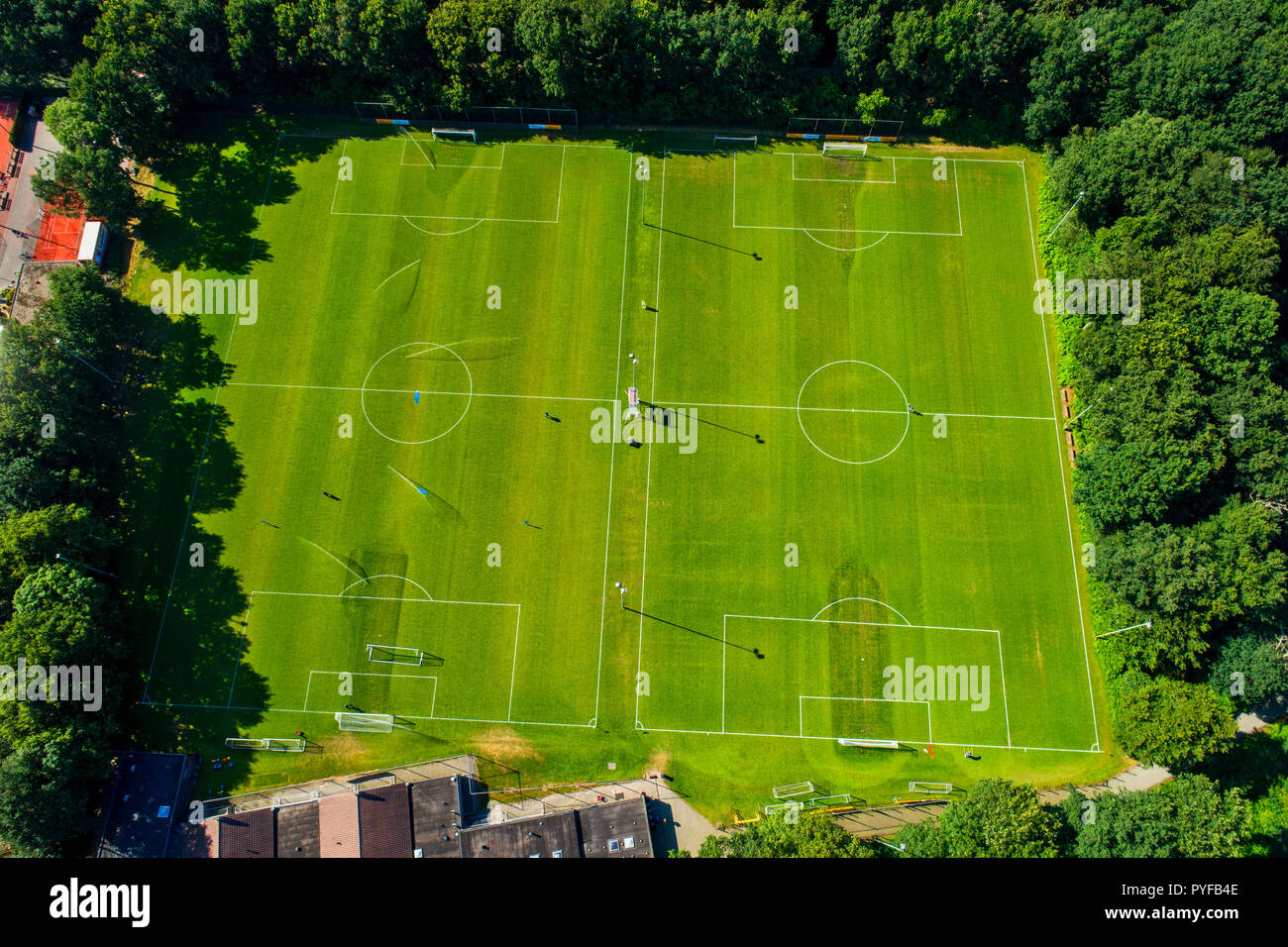 Horst, Niederlande - 23. Juni 2018: Luftbild vom Sport Zentrum von Horst der Niederlande während der Ausbildung der PAOK Team Stockfoto