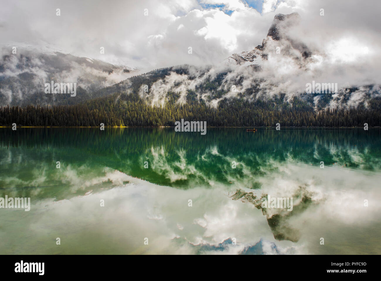 Emerald Lake, Yoho NP, British Columbia, Kanada, von Bruce Montagne/Dembinsky Foto Assoc Stockfoto