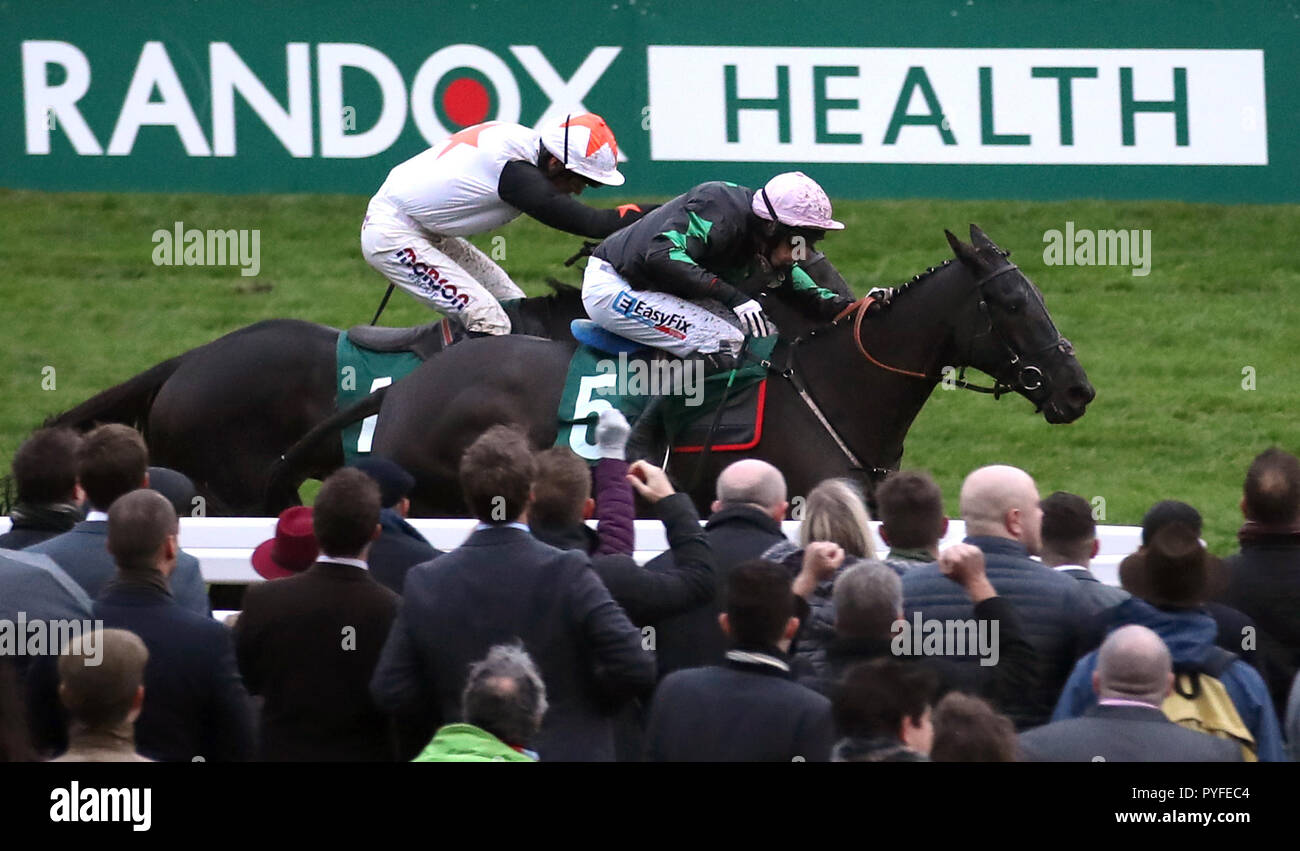 Starke Blick geritten von Alain Cawley gewinnt den Jockey Club Ownership Syndicate Standard Open NH flach Rennen bei Tag zwei Der Showcase in Cheltenham Racecourse. Stockfoto