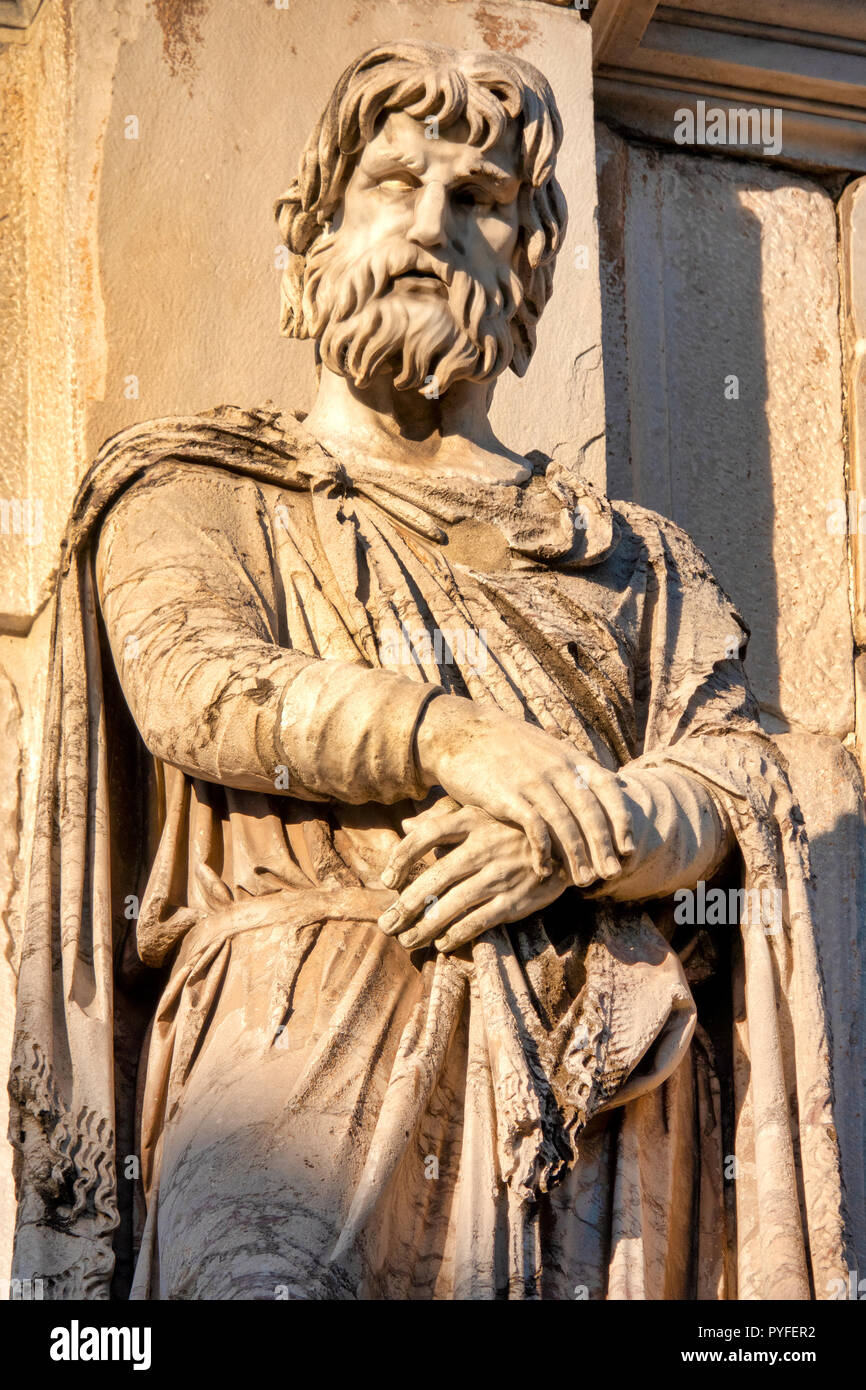 Detail der Statuen der Triumphbogen des Konstantin, Rom Italien Stockfoto