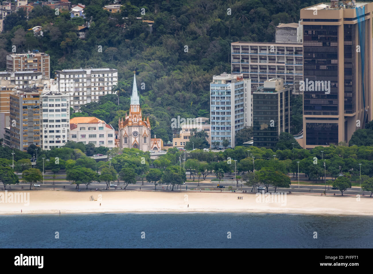 Basilika der Unbefleckten Empfängnis (Imaculada Conceicao) und Botafogo Strand - Rio de Janeiro, Brasilien Stockfoto