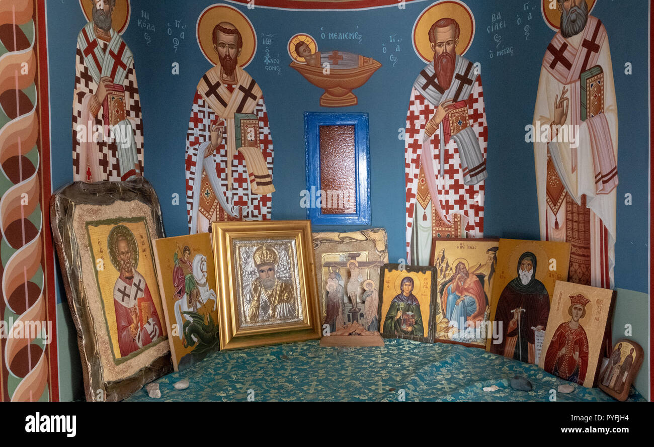 Griechische Kirche auf einem Hügel über Rhodos Stockfoto