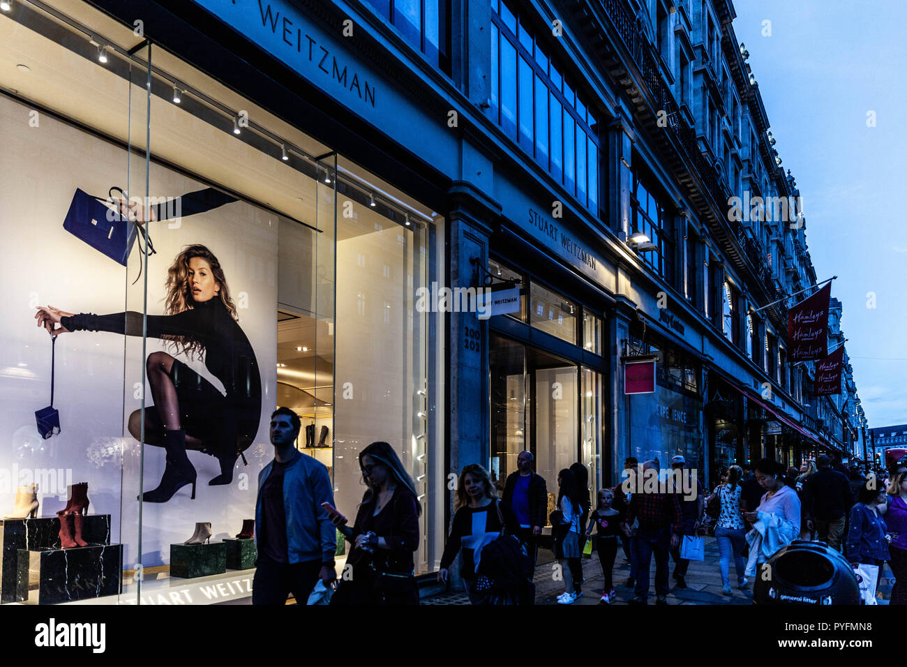 Shop Windows neben der Regent Street, London, England, UK. Stockfoto