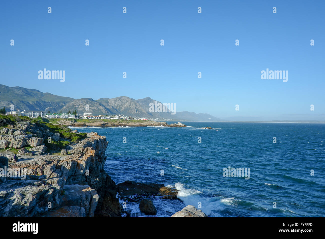 Küste von Hermanus in Südafrika, ein Ort bekannt für Whale Watching Stockfoto