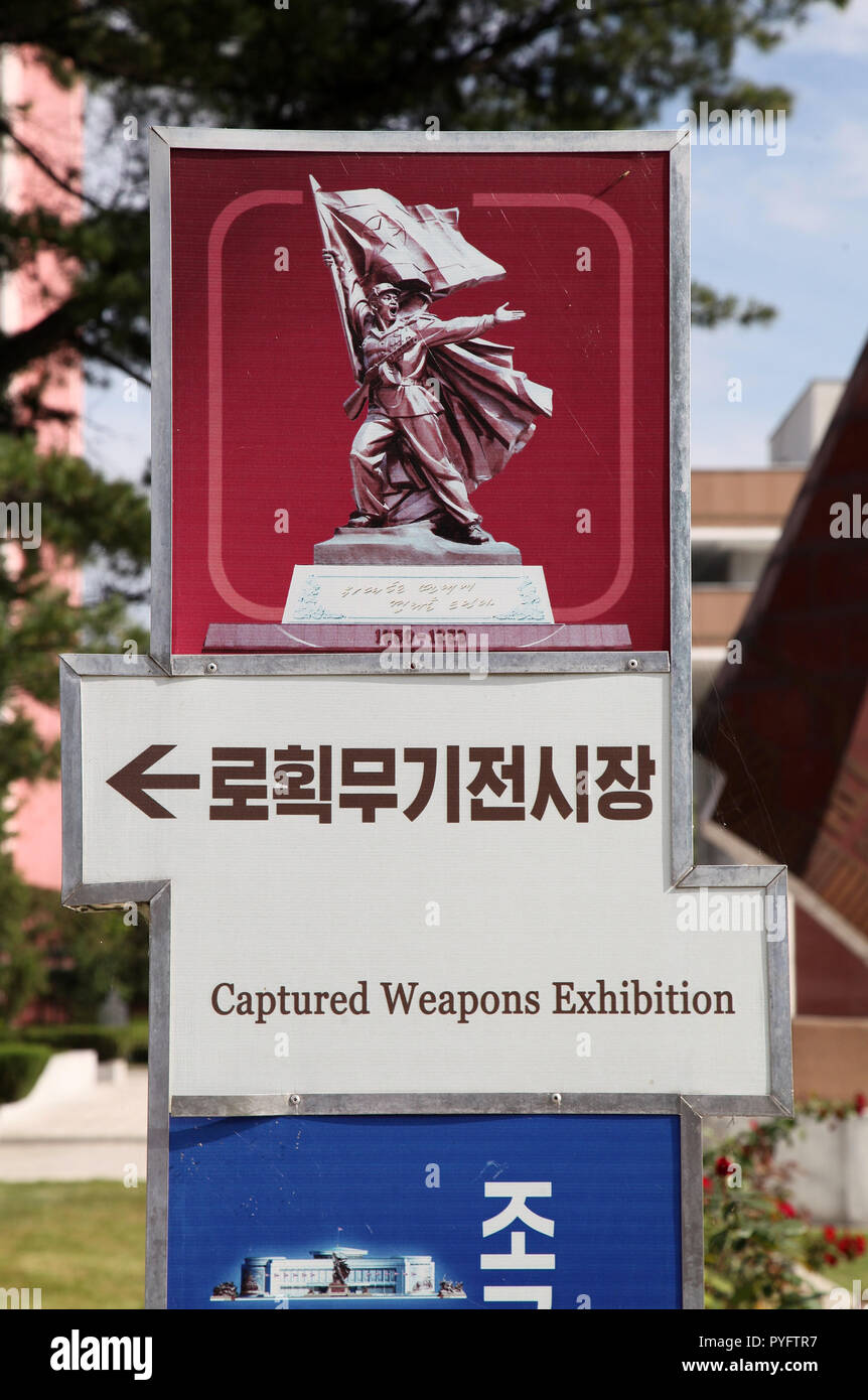 Beutewaffen Ausstellung Zeichen an die siegreichen Krieg Museum in Pjöngjang Stockfoto