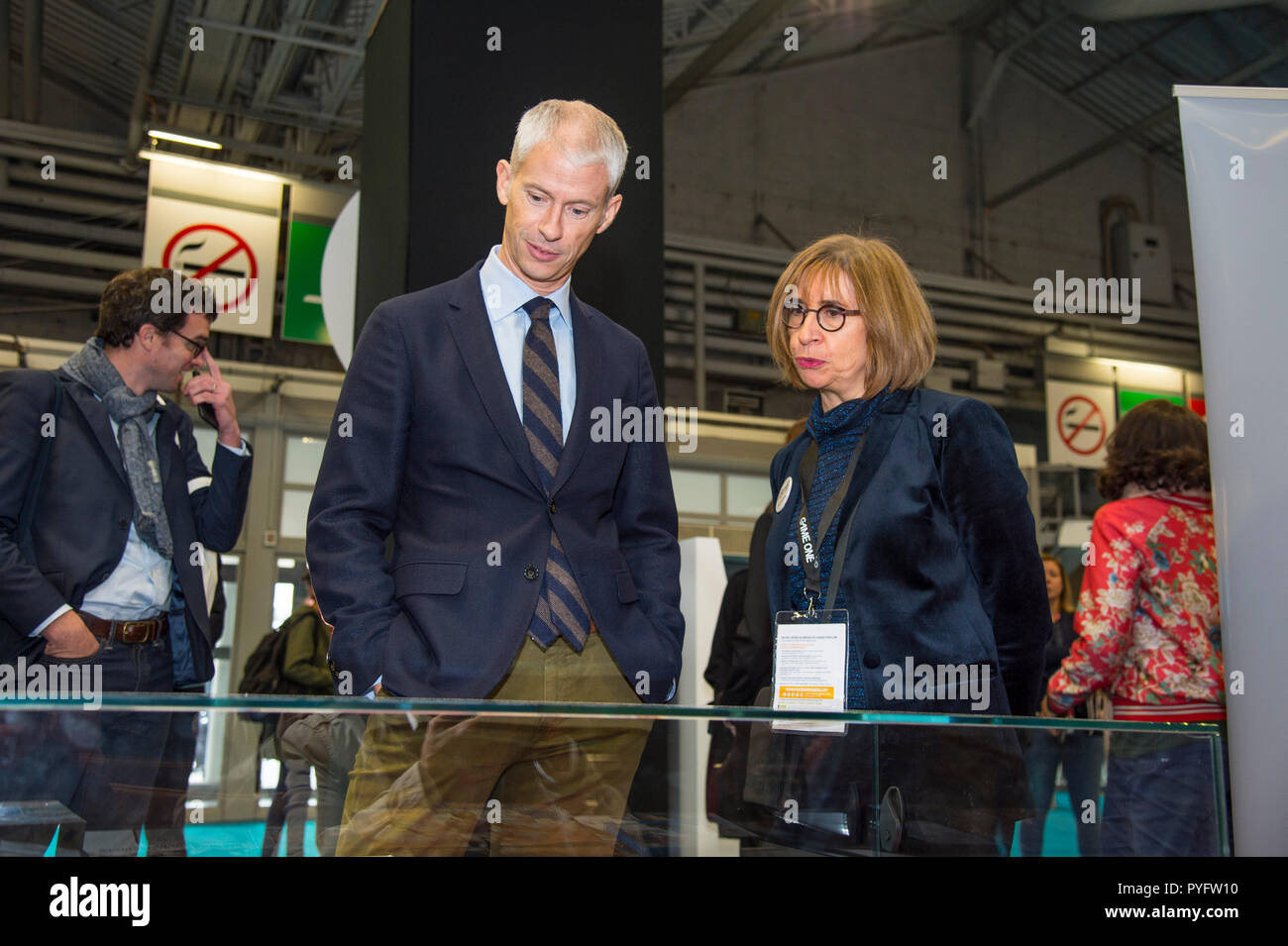 Franck Riester französischer Minister für Kultur gesehen, die in der Lounge (Anzeigen) während das Spiel fair. Die 2018 Paris Spiele Woche fair ist eine video Spiele Ausstellung von Versailles nach Paris. Stockfoto