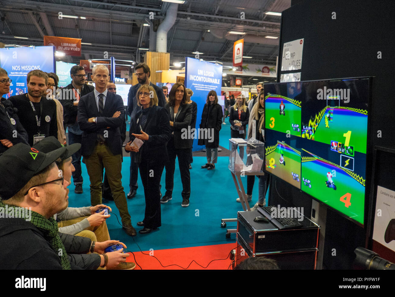 Franck Riester französischer Minister für Kultur gesehen, die in der Lounge (Anzeigen) während das Spiel fair. Die 2018 Paris Spiele Woche fair ist eine video Spiele Ausstellung von Versailles nach Paris. Stockfoto