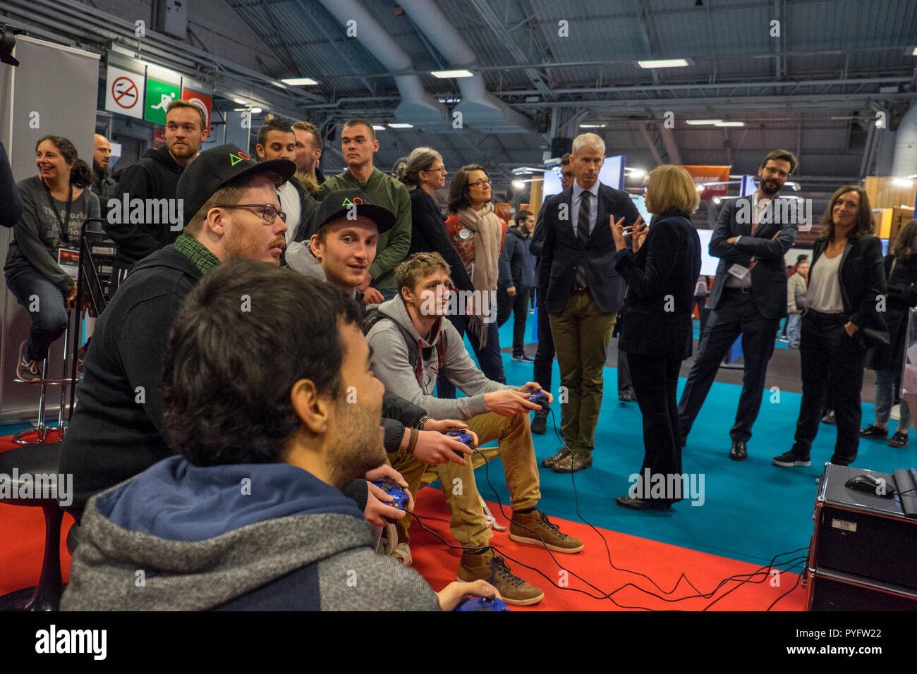 Franck Riester französischer Minister für Kultur gesehen, die in der Lounge (Anzeigen) während das Spiel fair. Die 2018 Paris Spiele Woche fair ist eine video Spiele Ausstellung von Versailles nach Paris. Stockfoto