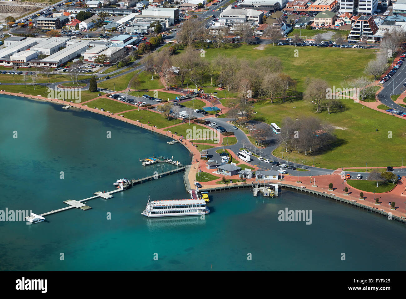 Lakeland Queen Raddampfer und Lakefront Rotorua, Rotorua, North Island, Neuseeland - Antenne Stockfoto