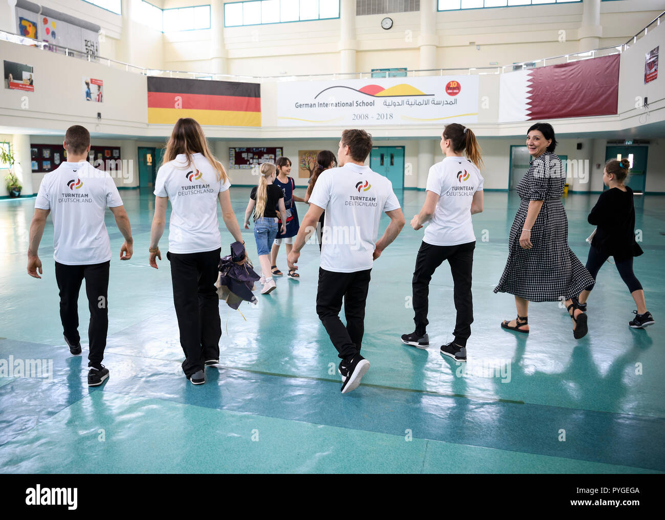 Philipp Herder (Deutschland/Berlin), Sarah Voss (Deutschland/Köln), Nick Klessing (Deutschland / Halle), Sophie Scheder (Deutschland / Chemnitz). GES/Turnen/Gymnastik Weltmeisterschaften in Doha, besuchen Sie Turnteam Deutschland in der Deutschen Schule Doha, 28.10.2018 - GES/Turnen/Gymnastik-WM: 28.10.2018 - | Verwendung weltweit Stockfoto