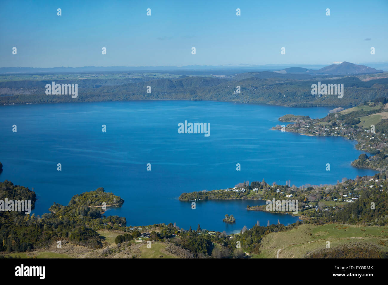 Te Karamea Bay, Lake Tarawera, in der Nähe von Rotorua, North Island, Neuseeland - Antenne Stockfoto