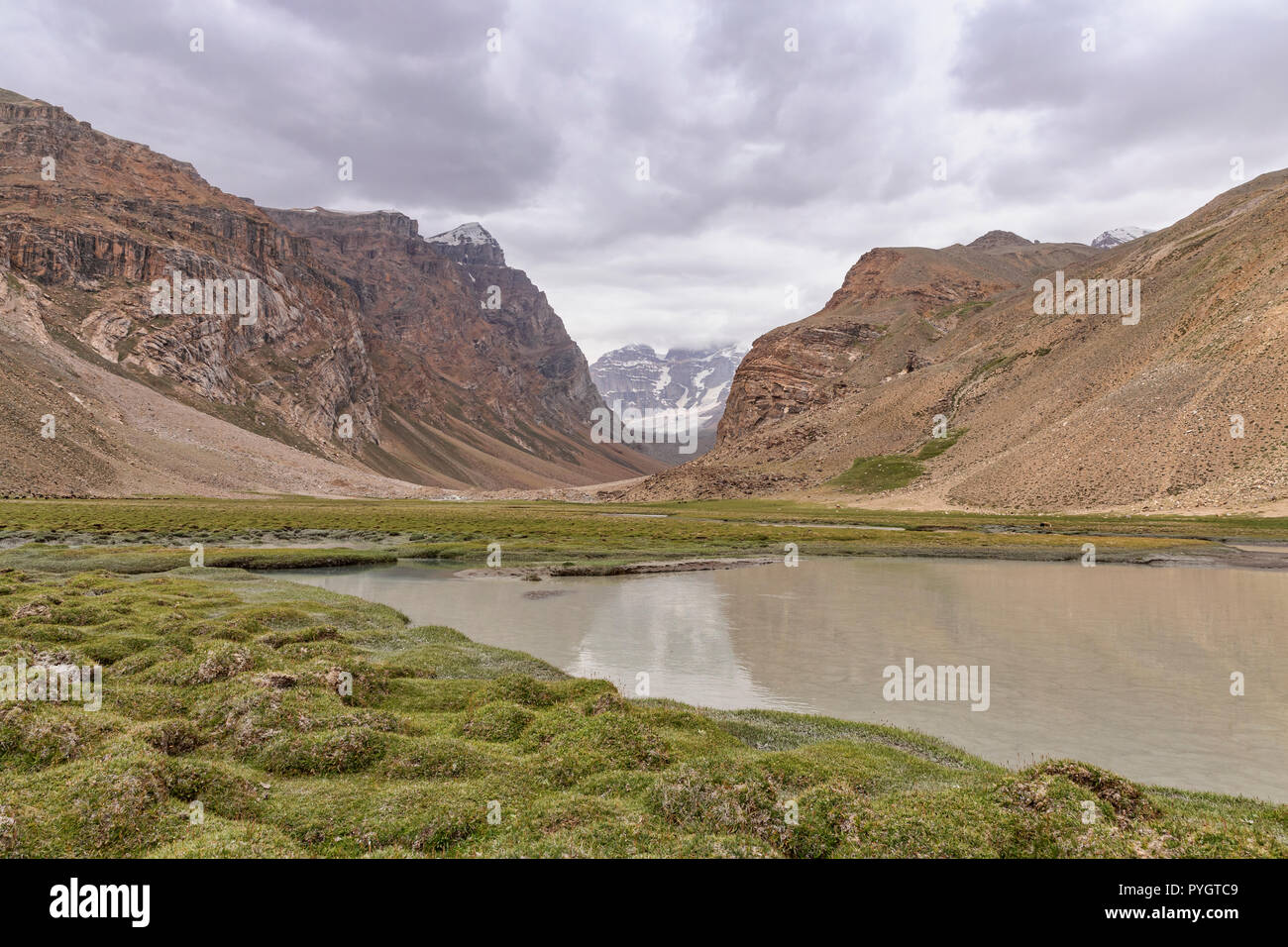 Reflexion von Engels Peak von der Engels Peak Hill, Langar, tadschikischen Wakhan, Pamir, Tadschikistan gesehen Stockfoto