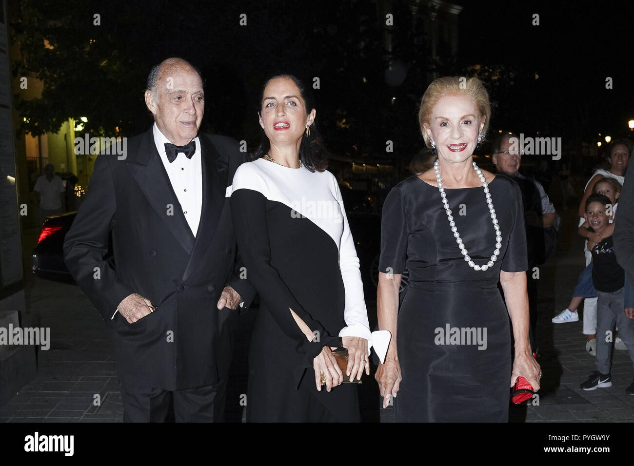"Vanity Fair Persönlichkeit des Jahres "Gala - Vor der Ankunftshalle Mit: Carolina Herrera, Reinaldo Herrera Guevara. Carolina Herrera Adriana Wo: Madrid, Spanien Wann: 26 Sep 2018 Credit: Oscar Gonzalez/WENN.com Stockfoto